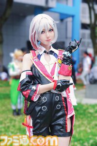 【コスプレ】『NIKKE』『崩壊：スターレイル』『FGO』レイヤーたちは雨にも負けず。『シティーハンター』や『魔法少女にあこがれて』など、多彩な姿に要注目【ホココス2024】