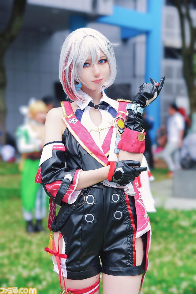 【コスプレ】『NIKKE』『崩壊：スターレイル』『FGO』レイヤーたちは雨にも負けず。『シティーハンター』や『魔法少女にあこがれて』など、多彩な姿に要注目【ホココス2024】