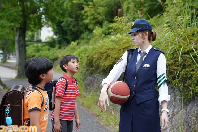 『アギトー超能力戦争ー』特殊強化装甲服G6を装着し戦う仮面ライダーG6が登場。岩永洋昭、青島心らが街を混乱に陥れる超能力者として出演