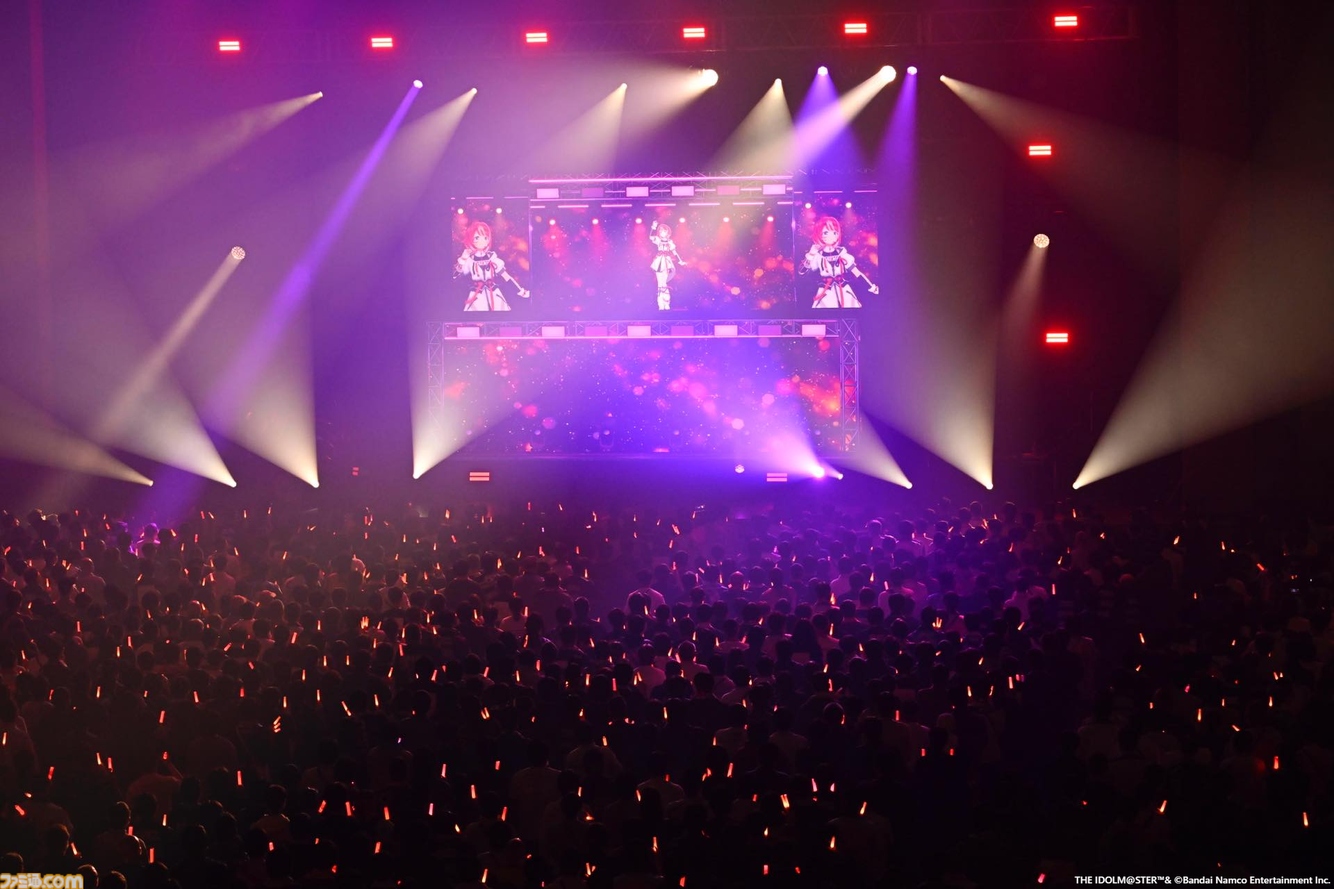 『ヴイアライヴ』2ndライブリポート。前回に続いて生バンドも加わった熱いライブではそれぞれの6thソロ曲やユニット最新曲も披露