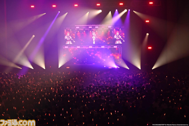 『ヴイアライヴ』2ndライブリポート。前回に続いて生バンドも加わった熱いライブではそれぞれの6thソロ曲やユニット最新曲も披露