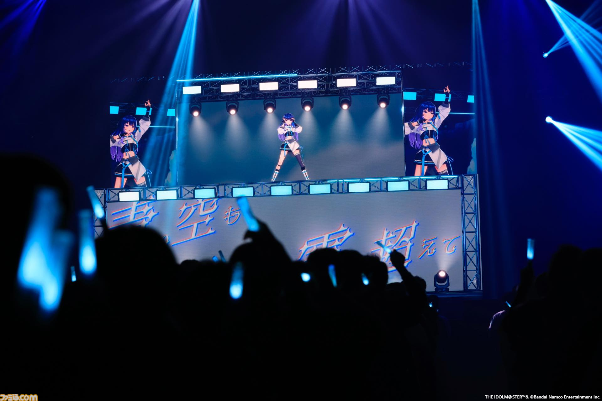 『ヴイアライヴ』2ndライブリポート。前回に続いて生バンドも加わった熱いライブではそれぞれの6thソロ曲やユニット最新曲も披露