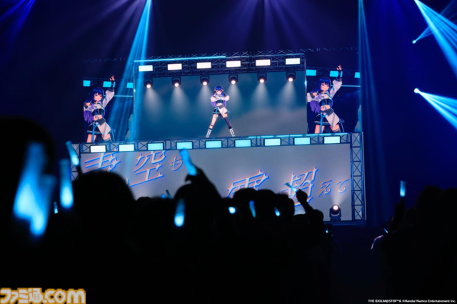 『ヴイアライヴ』2ndライブリポート。前回に続いて生バンドも加わった熱いライブではそれぞれの6thソロ曲やユニット最新曲も披露