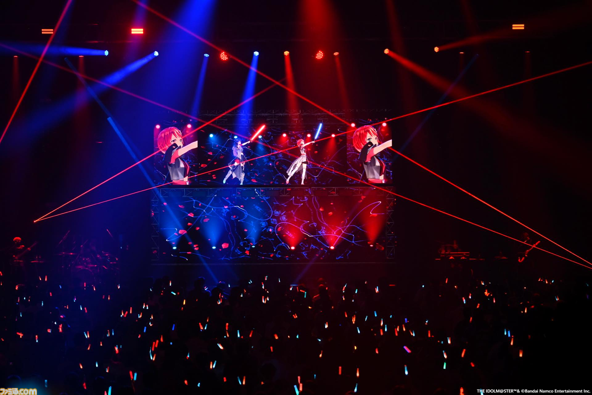 『ヴイアライヴ』2ndライブリポート。前回に続いて生バンドも加わった熱いライブではそれぞれの6thソロ曲やユニット最新曲も披露