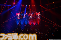 『ヴイアライヴ』2ndライブリポート。前回に続いて生バンドも加わった熱いライブではそれぞれの6thソロ曲やユニット最新曲も披露