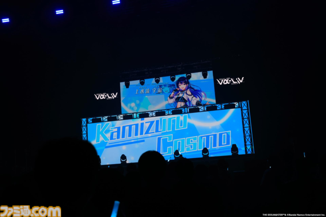 『ヴイアライヴ』2ndライブリポート。前回に続いて生バンドも加わった熱いライブではそれぞれの6thソロ曲やユニット最新曲も披露