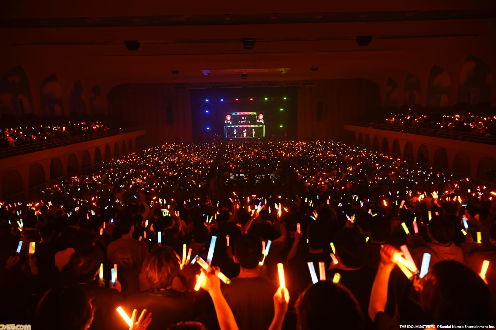 『ヴイアライヴ』2ndライブリポート。前回に続いて生バンドも加わった熱いライブではそれぞれの6thソロ曲やユニット最新曲も披露