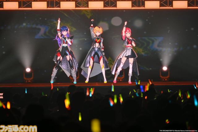 『ヴイアライヴ』2ndライブリポート。前回に続いて生バンドも加わった熱いライブではそれぞれの6thソロ曲やユニット最新曲も披露