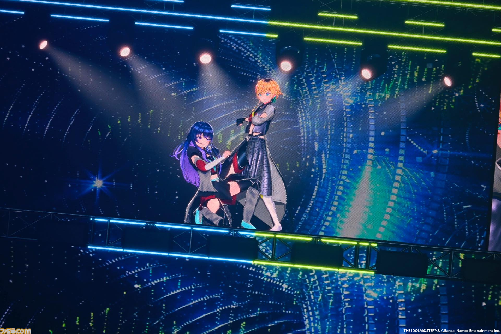 『ヴイアライヴ』2ndライブリポート。前回に続いて生バンドも加わった熱いライブではそれぞれの6thソロ曲やユニット最新曲も披露