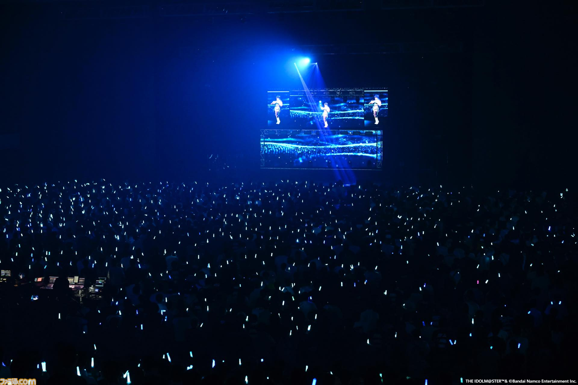 『ヴイアライヴ』2ndライブリポート。前回に続いて生バンドも加わった熱いライブではそれぞれの6thソロ曲やユニット最新曲も披露