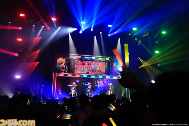 『ヴイアライヴ』2ndライブリポート。前回に続いて生バンドも加わった熱いライブではそれぞれの6thソロ曲やユニット最新曲も披露