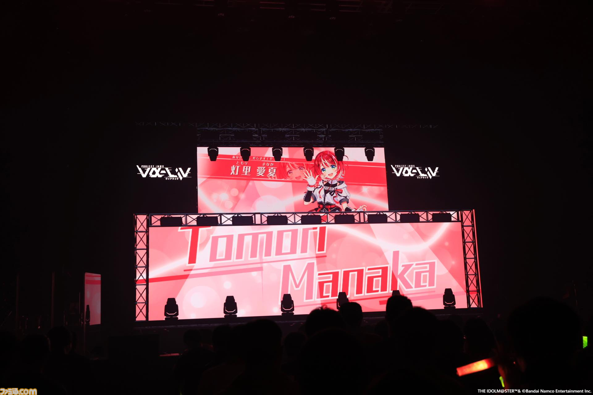 『ヴイアライヴ』2ndライブリポート。前回に続いて生バンドも加わった熱いライブではそれぞれの6thソロ曲やユニット最新曲も披露