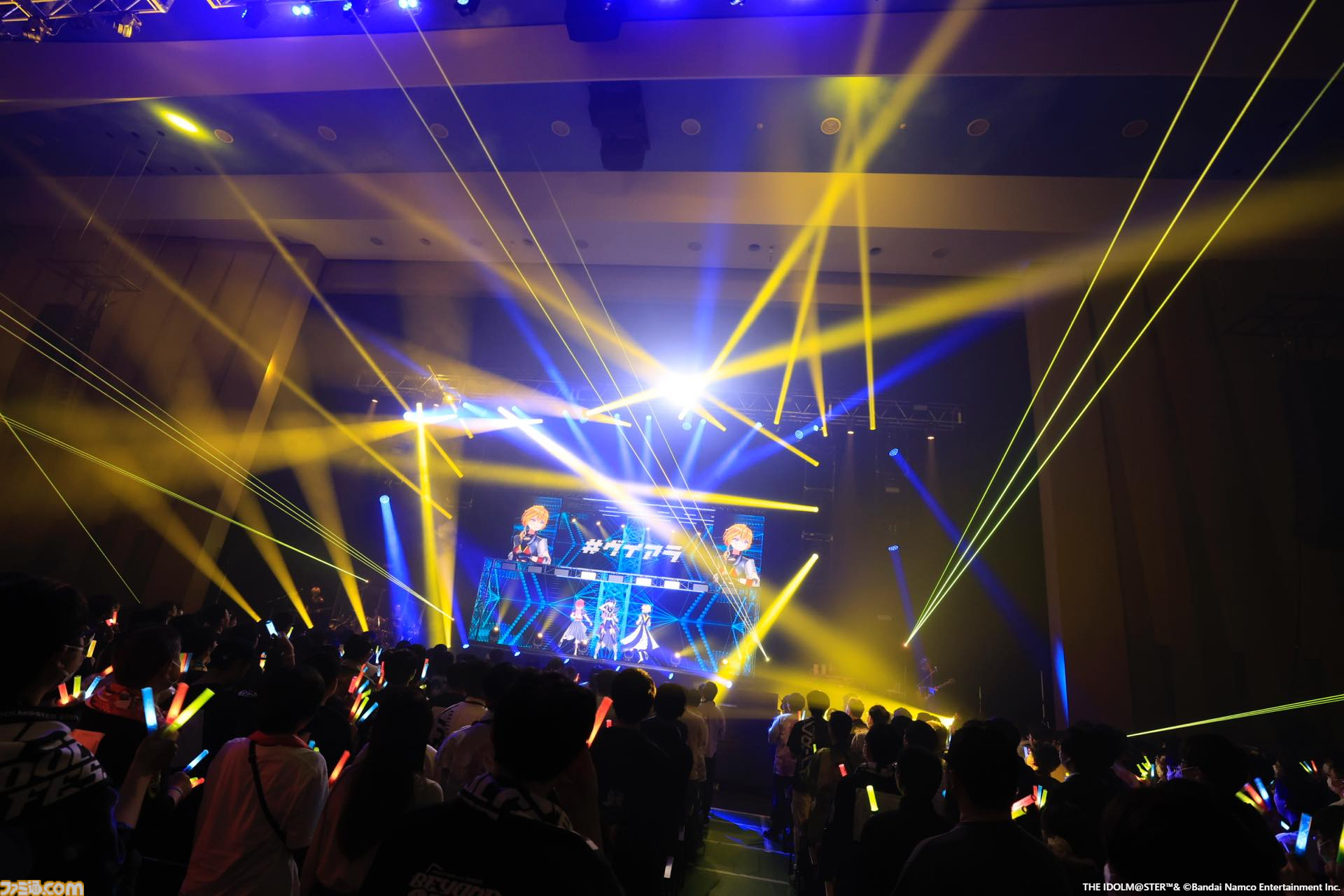 『ヴイアライヴ』2ndライブリポート。前回に続いて生バンドも加わった熱いライブではそれぞれの6thソロ曲やユニット最新曲も披露