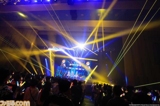 『ヴイアライヴ』2ndライブリポート。前回に続いて生バンドも加わった熱いライブではそれぞれの6thソロ曲やユニット最新曲も披露