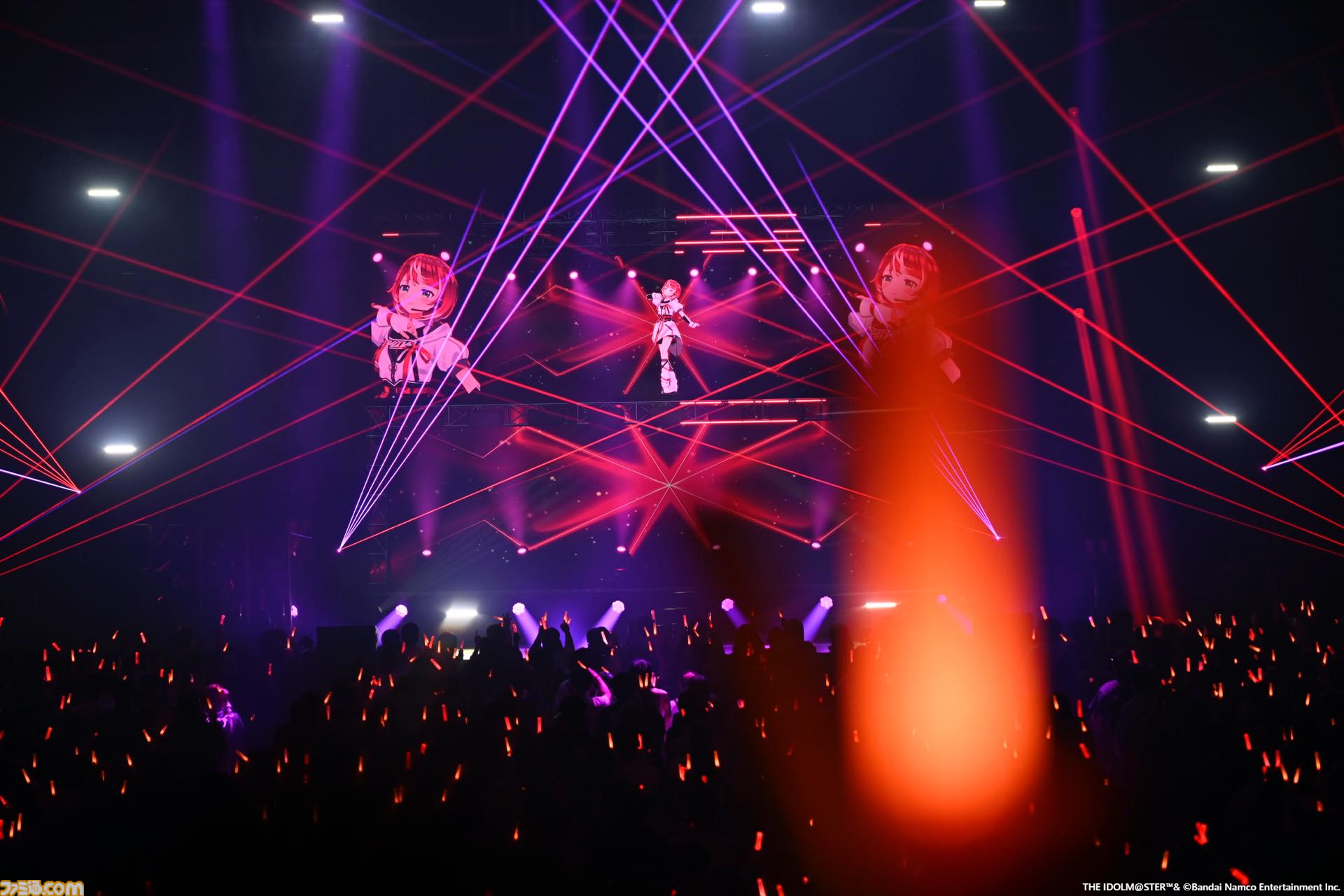 『ヴイアライヴ』2ndライブリポート。前回に続いて生バンドも加わった熱いライブではそれぞれの6thソロ曲やユニット最新曲も披露