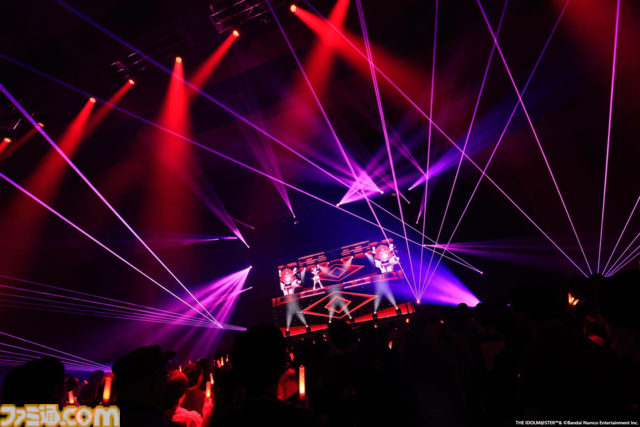 『ヴイアライヴ』2ndライブリポート。前回に続いて生バンドも加わった熱いライブではそれぞれの6thソロ曲やユニット最新曲も披露