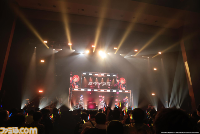 『ヴイアライヴ』2ndライブリポート。前回に続いて生バンドも加わった熱いライブではそれぞれの6thソロ曲やユニット最新曲も披露