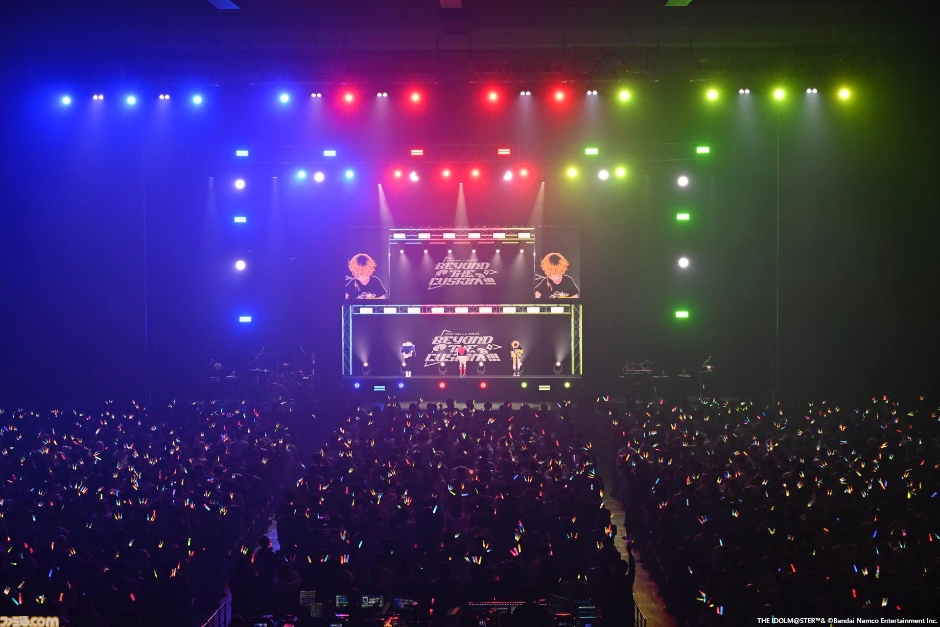 『ヴイアライヴ』2ndライブリポート。前回に続いて生バンドも加わった熱いライブではそれぞれの6thソロ曲やユニット最新曲も披露
