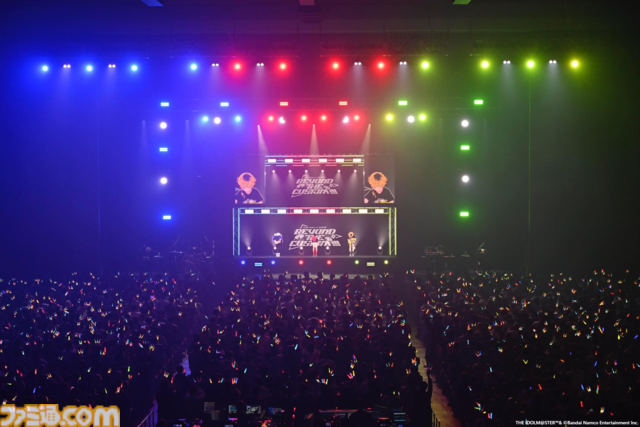 『ヴイアライヴ』2ndライブリポート。前回に続いて生バンドも加わった熱いライブではそれぞれの6thソロ曲やユニット最新曲も披露