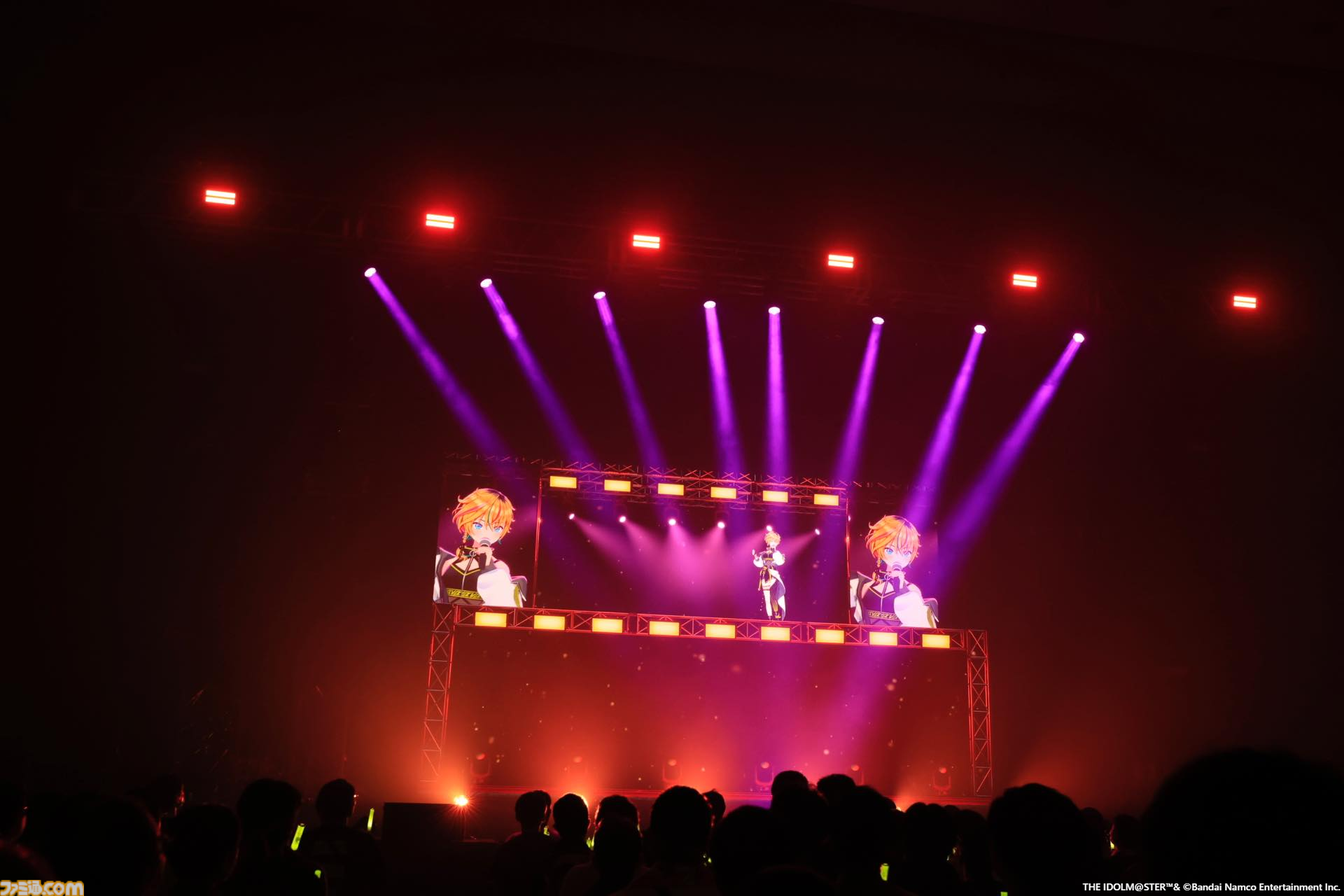 『ヴイアライヴ』2ndライブリポート。前回に続いて生バンドも加わった熱いライブではそれぞれの6thソロ曲やユニット最新曲も披露
