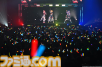 『ヴイアライヴ』2ndライブリポート。前回に続いて生バンドも加わった熱いライブではそれぞれの6thソロ曲やユニット最新曲も披露