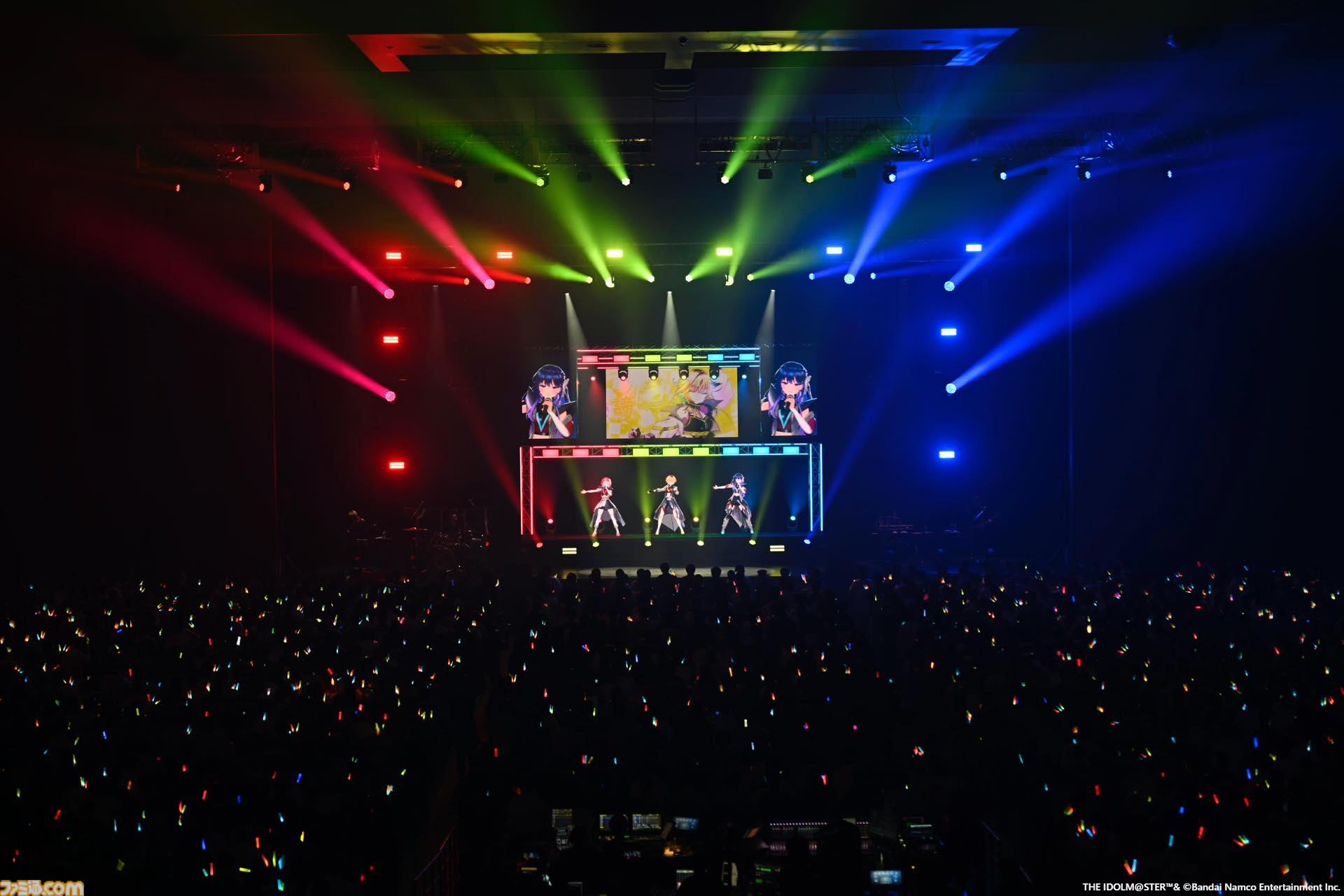 『ヴイアライヴ』2ndライブリポート。前回に続いて生バンドも加わった熱いライブではそれぞれの6thソロ曲やユニット最新曲も披露