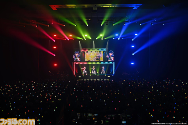 『ヴイアライヴ』2ndライブリポート。前回に続いて生バンドも加わった熱いライブではそれぞれの6thソロ曲やユニット最新曲も披露