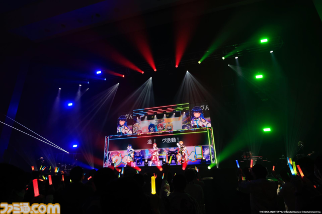 『ヴイアライヴ』2ndライブリポート。前回に続いて生バンドも加わった熱いライブではそれぞれの6thソロ曲やユニット最新曲も披露