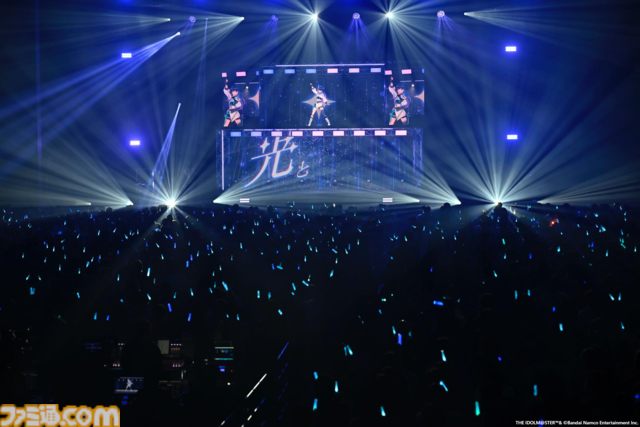 『ヴイアライヴ』2ndライブリポート。前回に続いて生バンドも加わった熱いライブではそれぞれの6thソロ曲やユニット最新曲も披露