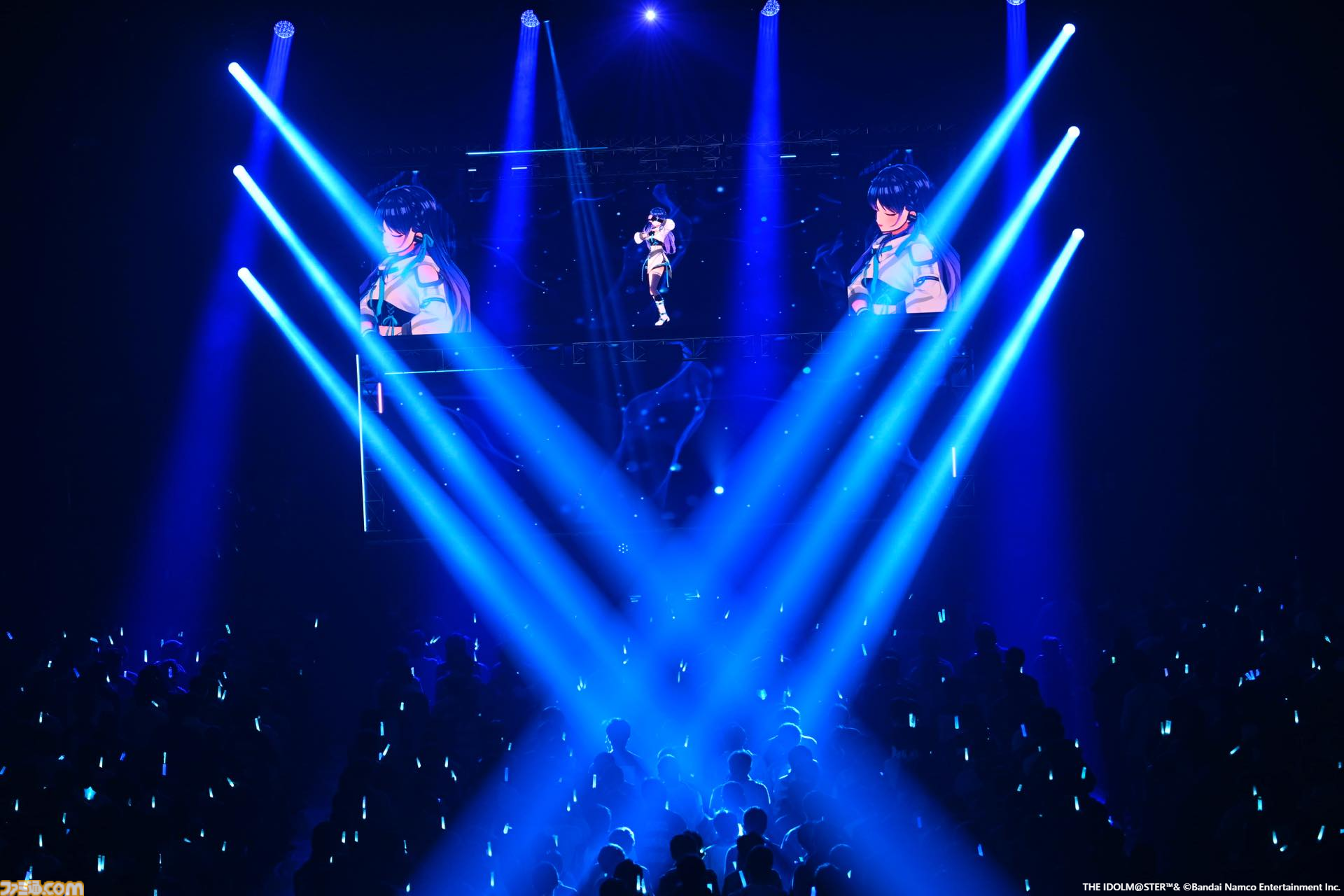 『ヴイアライヴ』2ndライブリポート。前回に続いて生バンドも加わった熱いライブではそれぞれの6thソロ曲やユニット最新曲も披露