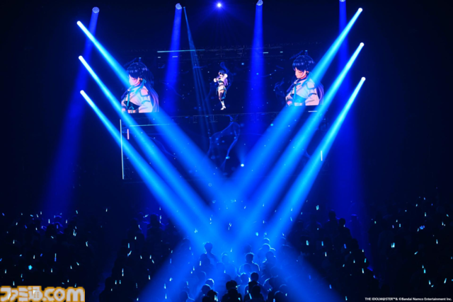 『ヴイアライヴ』2ndライブリポート。前回に続いて生バンドも加わった熱いライブではそれぞれの6thソロ曲やユニット最新曲も披露