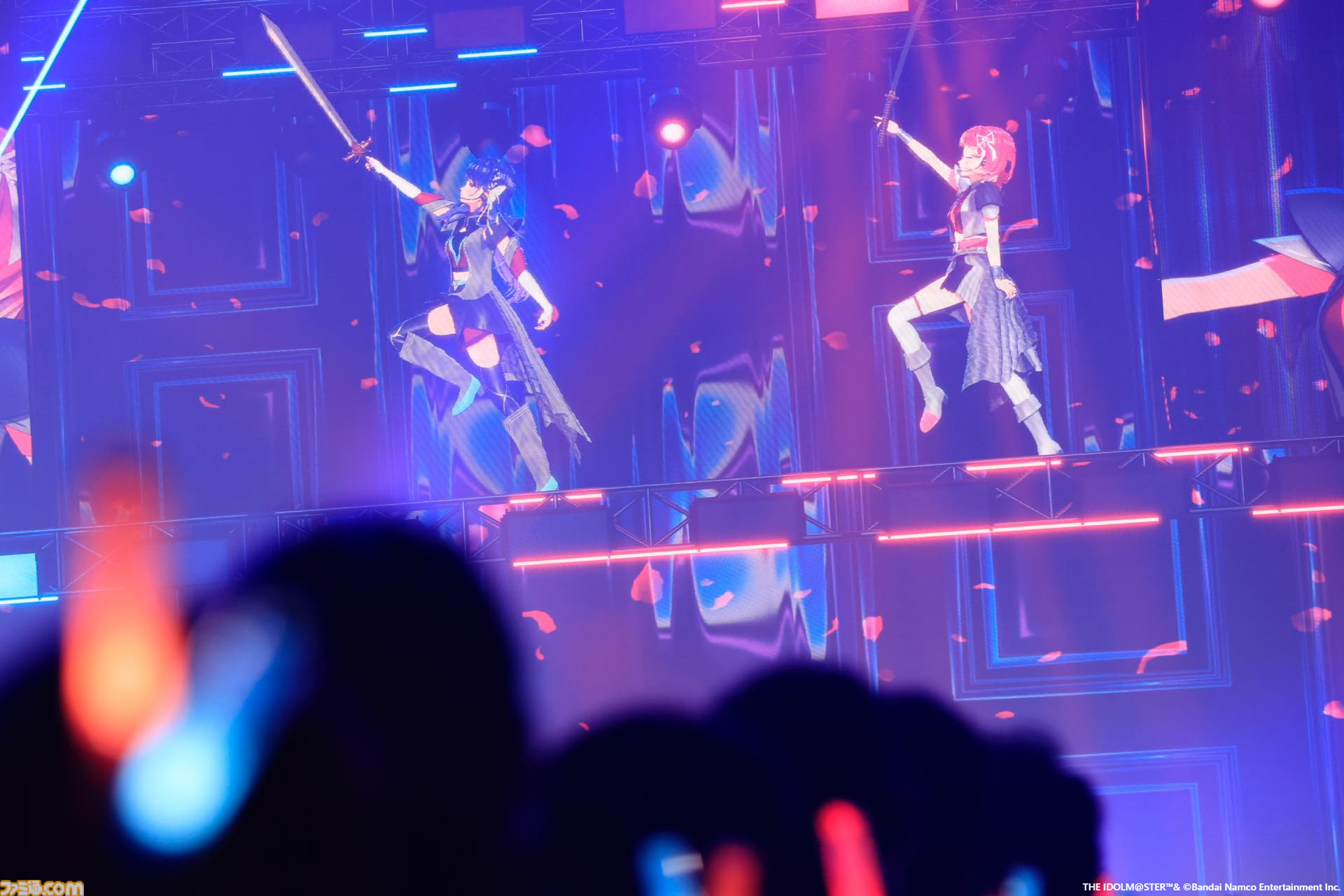 『ヴイアライヴ』2ndライブリポート。前回に続いて生バンドも加わった熱いライブではそれぞれの6thソロ曲やユニット最新曲も披露