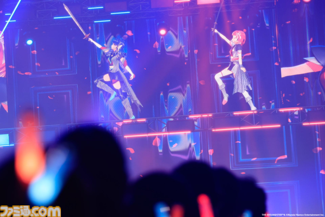 『ヴイアライヴ』2ndライブリポート。前回に続いて生バンドも加わった熱いライブではそれぞれの6thソロ曲やユニット最新曲も披露