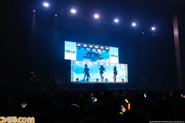 『ヴイアライヴ』2ndライブリポート。前回に続いて生バンドも加わった熱いライブではそれぞれの6thソロ曲やユニット最新曲も披露