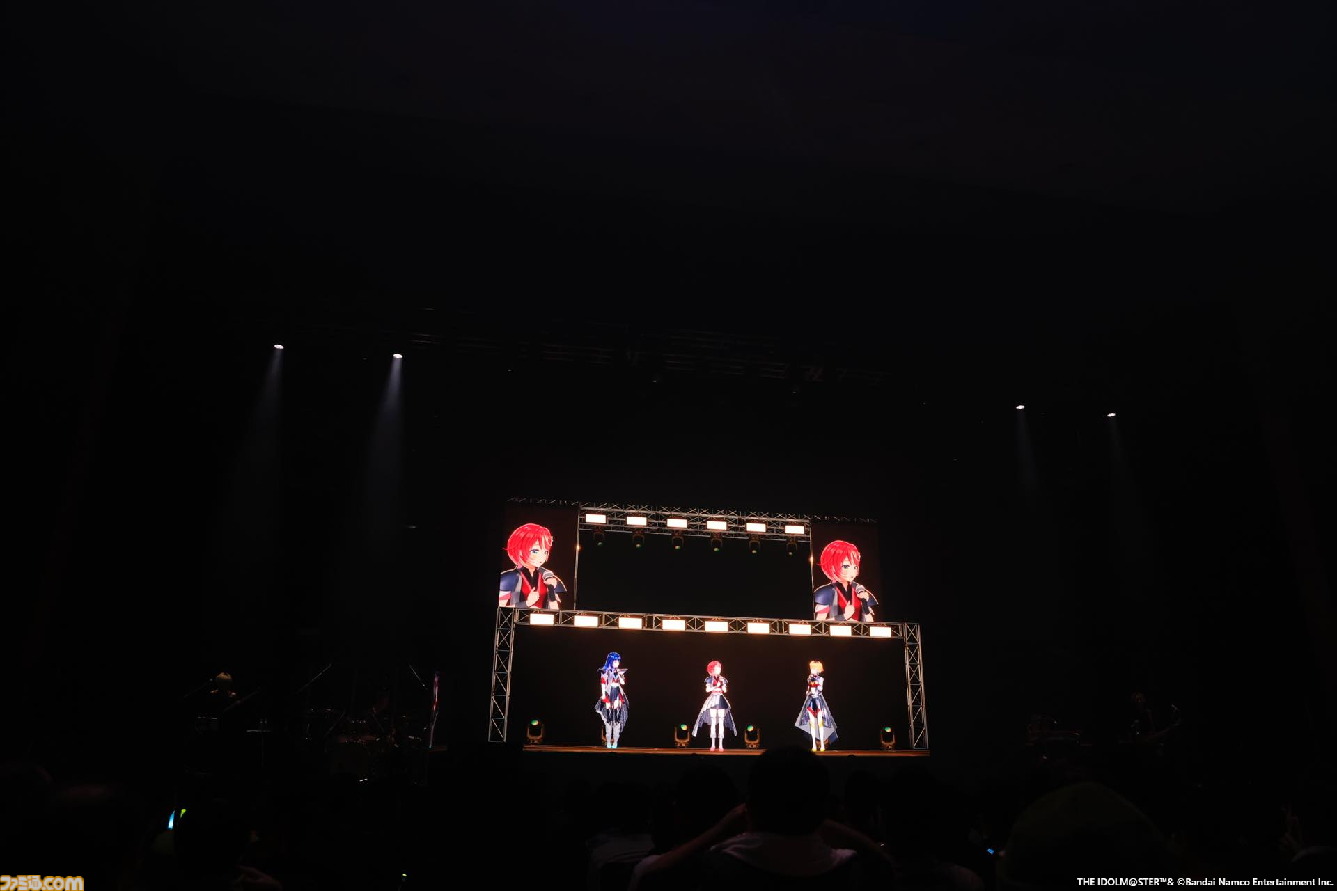 『ヴイアライヴ』2ndライブリポート。前回に続いて生バンドも加わった熱いライブではそれぞれの6thソロ曲やユニット最新曲も披露