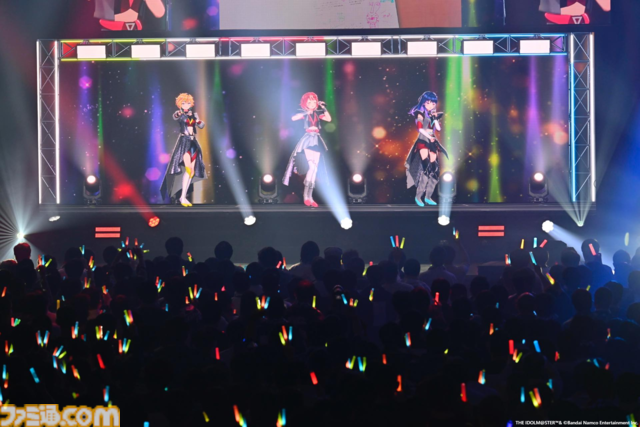 『ヴイアライヴ』2ndライブリポート。前回に続いて生バンドも加わった熱いライブではそれぞれの6thソロ曲やユニット最新曲も披露