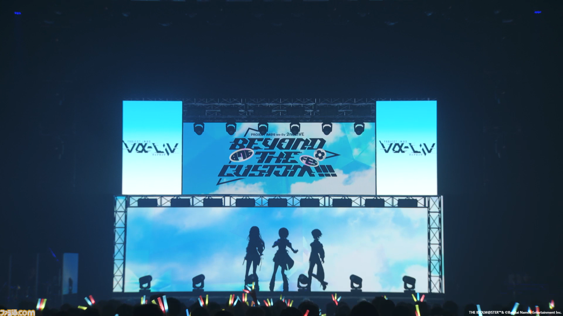 『ヴイアライヴ』2ndライブリポート。前回に続いて生バンドも加わった熱いライブではそれぞれの6thソロ曲やユニット最新曲も披露