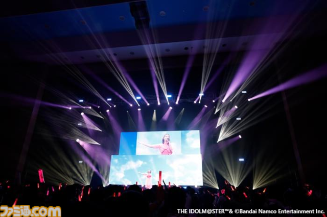 『アイマス ディアリースターズ』17年振りに3人のキャストが勢ぞろいしたファンミーティング"Dearly, Dearly MEETING !!!"リポート。一般公募された質問に答えるトークやライブパートも