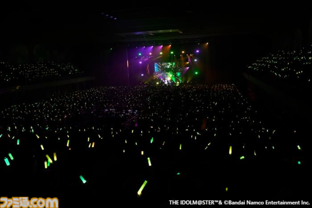 『アイマス ディアリースターズ』17年振りに3人のキャストが勢ぞろいしたファンミーティング"Dearly, Dearly MEETING !!!"リポート。一般公募された質問に答えるトークやライブパートも