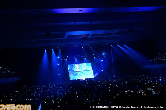 『アイマス ディアリースターズ』17年振りに3人のキャストが勢ぞろいしたファンミーティング"Dearly, Dearly MEETING !!!"リポート。一般公募された質問に答えるトークやライブパートも