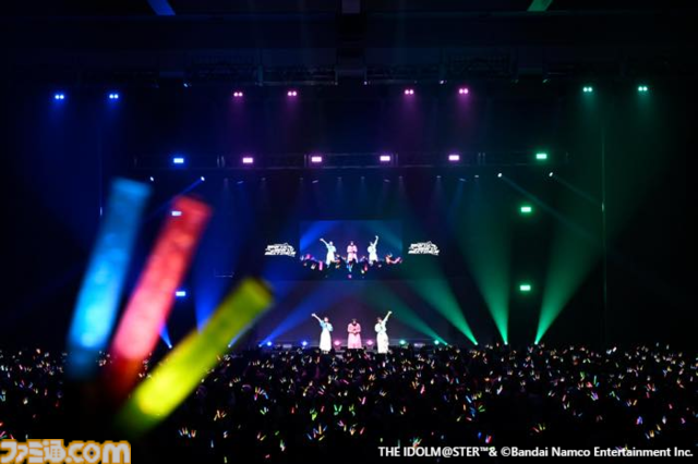 『アイマス ディアリースターズ』17年振りに3人のキャストが勢ぞろいしたファンミーティング"Dearly, Dearly MEETING !!!"リポート。一般公募された質問に答えるトークやライブパートも