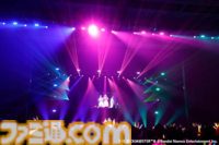 『アイマス ディアリースターズ』17年振りに3人のキャストが勢ぞろいしたファンミーティング"Dearly, Dearly MEETING !!!"リポート。一般公募された質問に答えるトークやライブパートも