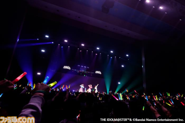 『アイマス ディアリースターズ』17年振りに3人のキャストが勢ぞろいしたファンミーティング"Dearly, Dearly MEETING !!!"リポート。一般公募された質問に答えるトークやライブパートも