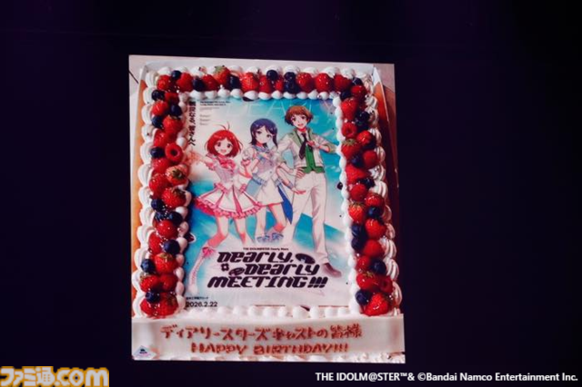 『アイマス ディアリースターズ』17年振りに3人のキャストが勢ぞろいしたファンミーティング"Dearly, Dearly MEETING !!!"リポート。一般公募された質問に答えるトークやライブパートも