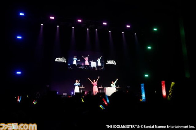 『アイマス ディアリースターズ』17年振りに3人のキャストが勢ぞろいしたファンミーティング"Dearly, Dearly MEETING !!!"リポート。一般公募された質問に答えるトークやライブパートも