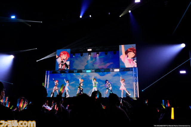 876プロ全メンバーが集結した"-UNDER ONE SKY !!!!!!-"リポート。『アイマス ディアリースターズ』×『ヴイアライヴ』の6人で歌う新曲『ソライロ！』やユニットの垣根を超えたデュオ歌唱も