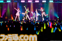 876プロ全メンバーが集結した"-UNDER ONE SKY !!!!!!-"リポート。『アイマス ディアリースターズ』×『ヴイアライヴ』の6人で歌う新曲『ソライロ！』やユニットの垣根を超えたデュオ歌唱も