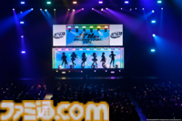 876プロ全メンバーが集結した"-UNDER ONE SKY !!!!!!-"リポート。『アイマス ディアリースターズ』×『ヴイアライヴ』の6人で歌う新曲『ソライロ！』やユニットの垣根を超えたデュオ歌唱も