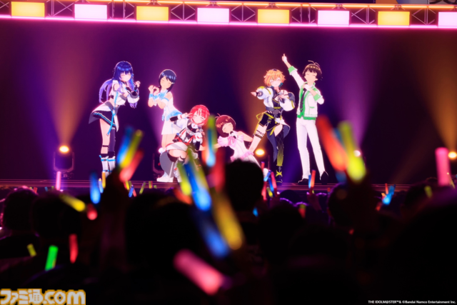 876プロ全メンバーが集結した"-UNDER ONE SKY !!!!!!-"リポート。『アイマス ディアリースターズ』×『ヴイアライヴ』の6人で歌う新曲『ソライロ！』やユニットの垣根を超えたデュオ歌唱も