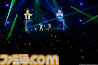 876プロ全メンバーが集結した"-UNDER ONE SKY !!!!!!-"リポート。『アイマス ディアリースターズ』×『ヴイアライヴ』の6人で歌う新曲『ソライロ！』やユニットの垣根を超えたデュオ歌唱も